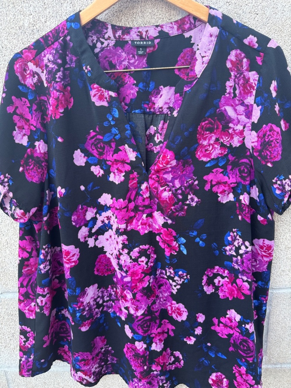 torrid Black Floral V-Neck Flutter Sleeve Blouse in Pink & Purple - Picture 2 of 4